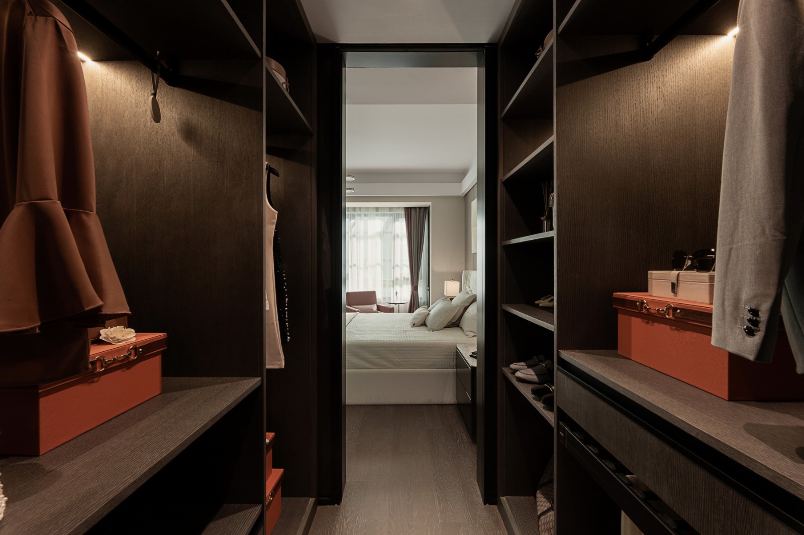 现代轻奢风格室内设计家装案例-衣帽间 现代轻奢风格室内设计家装案例-衣帽间